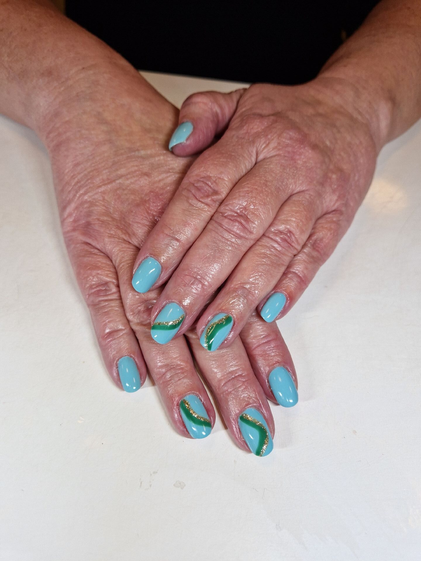 forstærkning af egne negle